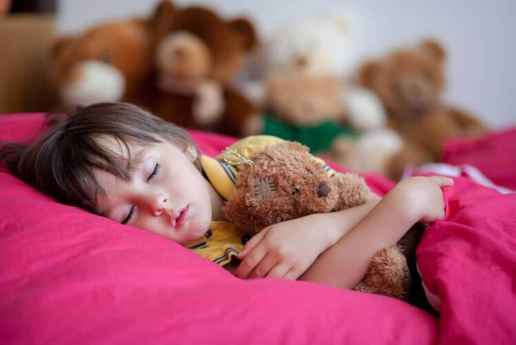 چگونه به کودک کمک کنیم تا بخوابد