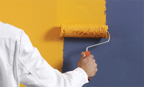 چگونه یک دیوار را رنگ کنیم: راهنمای مبتدیان برای نقاشی فضای داخلی مانند یک حرفه ای