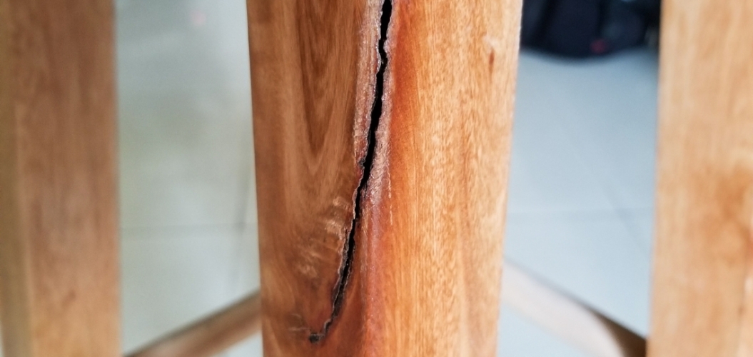 چرا چوب مبلمان ترک میخورد؟